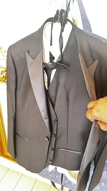 damat: Bəylik smokin kostyumu. 2 il əvvəl cəmi 1 dəfə toy günü geyinilib — 3