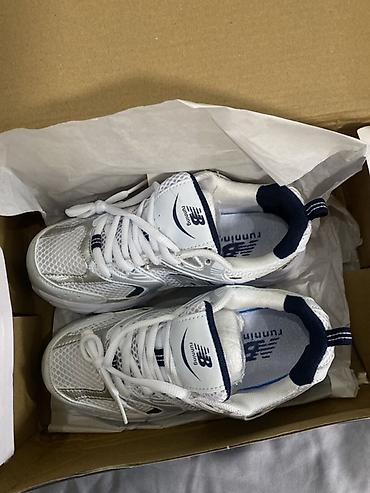 Жеке буюмдар: Эркектердин кроссовкасы, 34, New Balance, Жаңы, түсү - Ак, Өзү алып кетүү, Акысыз жеткирүү, Акылуу жеткирүү — 1