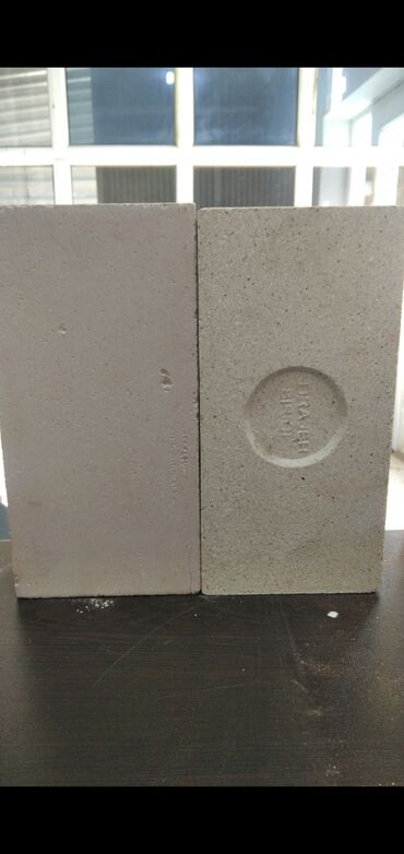 Kərpiclər: Oda davamlı, hər növdə hər ölçüdə istənilən rəngdə kərpiclər. içi — 20