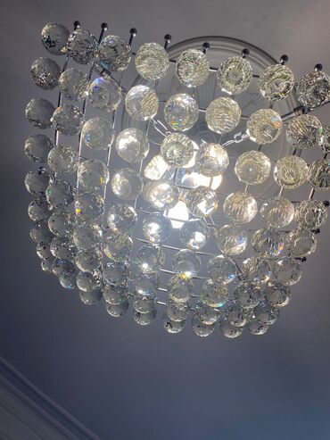 Bitkilər üçün dibçəklər: Çılçıraq, 10 və daha çox lampa, Xrustal