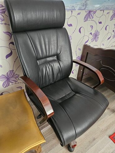 Салонные, медицинские кресла: Кресло для стрижки