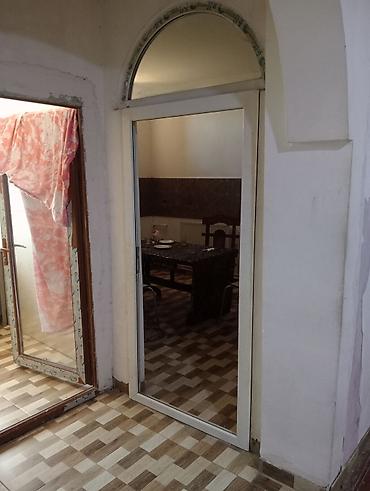 binede: Hostel,günlük ev 5manat. otaxda 3kravat var,1ədədin qiyməti — 5