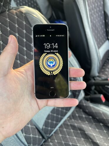камера и микрофон для компьютера: IPhone SE, Б/у, 32 ГБ, Desert Titanium, 100 %