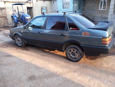 машины 250000: Volkswagen Passat: 1989 г., 1.8 л, Механика, Бензин, Седан