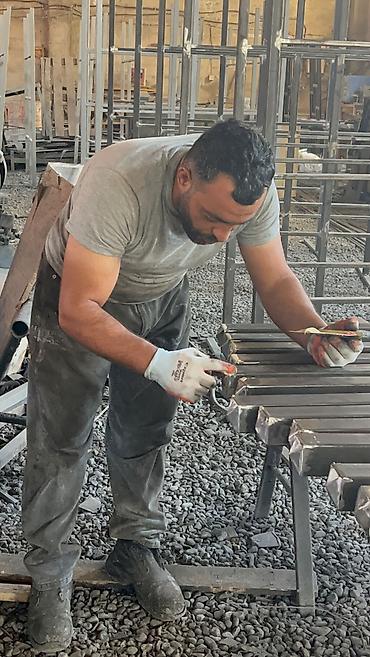 Ev və bağ: Demir qapi pencere sexine malyar teleb olunur. Zehmet olmasa iwi bilen — 1