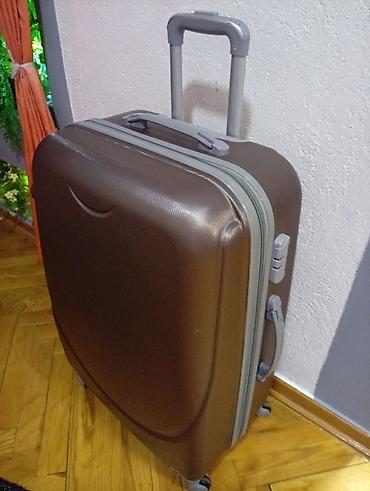 Putni koferi i torbe: Tvrdi kofer na točkiće – veličina velika. oko 75 45 30 — 2
