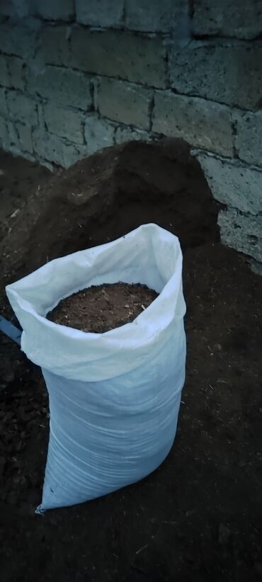 Digər tikinti materialları: Ələnmiş quru peyn 
Ünvan :Novxanı kəndi