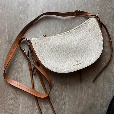 çanta: Ideal vəziyyətdə Michael Kors çanta.
Yenidən seçilmir — 5
