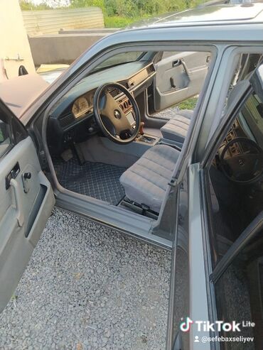 Mercedes-Benz: Mercedes-Benz 190 (W201): 1.8 l | 1992 il Sedan — 8