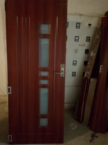 qapi nalicnikleri: Qapı – ağac naxışlı, şüşəli dizayn - Material: taxta görünüşlü panel