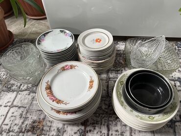кухонный набор посуды: Продаю посуду разнобой но есть и комплект