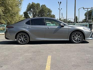 neta ls: Toyota Camry: 2021 г., 2.5 л, Вариатор, Гибрид, Седан — 2