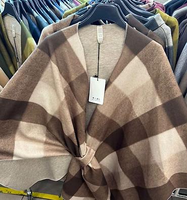kacketi nike: ✨️Najlepsi karirani pončo 
Cena 2700
Velicina: od m do 3xl
Vel.22 — 3