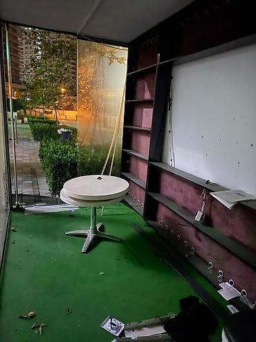 Budkalar, köşklər: Şüşə Fasadlı Mobil Kiosk/Pavilon - Müasir dizaynlı, metal karkas və — 2