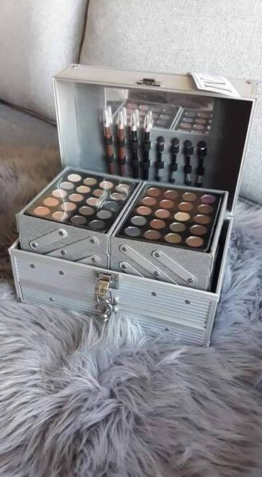 Šminka: Miss Rose Veliki kofer sa sminkom *94 senki *12 ruzeva *12 kremastih — 1