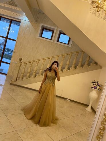 вечернее платье с камнями сваровски: Повседневное платье, ОАЭ