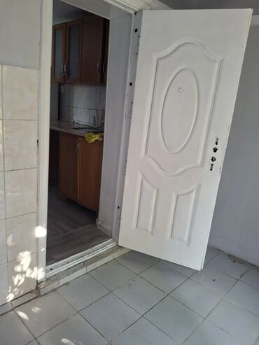 срочно продаю пол дом: 35 кв. м, 2 бөлмө, Жылуу пол, Брондолгон эшиктер, Забор, тосулган