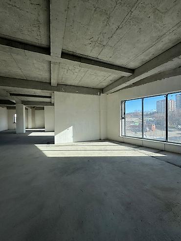 Сдаю Офис целиком: Банковское отделение, Колл-центр, IT-компания, 1200 м², В жилом комплексе, Без ремонта, С отдельным входом, С отдельным санузлом, С высокими потолками