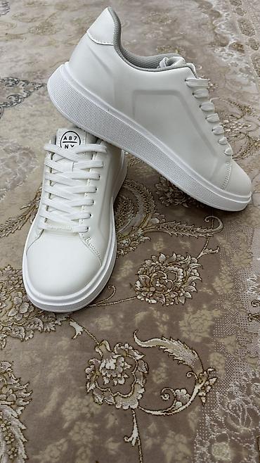 Кроссовки и спортивная обувь: Кроссовки белые мужские так же и для девушек подойдет размер 41 — 3