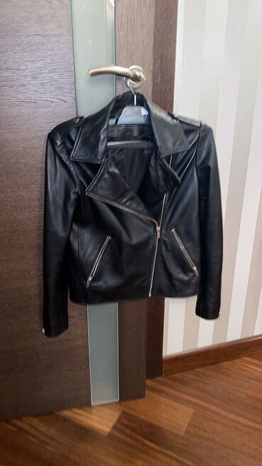 qara cins pencekler: Qara real dərili biker üslubunda qadın gödəkçə - Material: qara süni