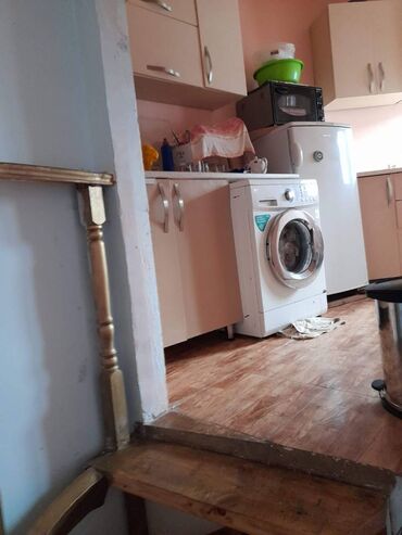 Uzunmüddətli kirayə mənzillər: 3-otaqlı mənzil kirayə verilir, 28 May m., 90 m² Her bir şeraiti var — 8