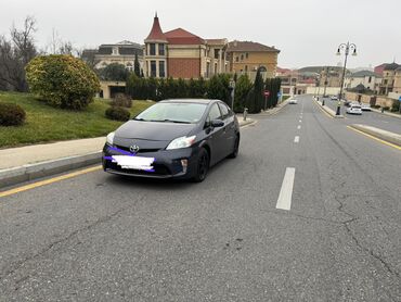 Toyota: Toyota Prius: 1.8 l | 2012 il Hetçbek — 2