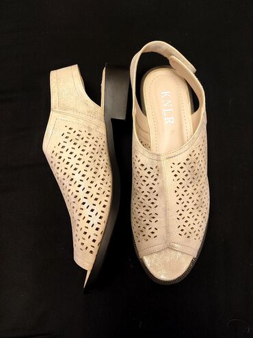 женский обувь размер 38: Босоножки, размер 38, надевали 1 раз. 400 сом