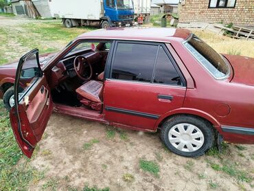 Mazda: Mazda 626: 1986 г., 2 л, Механика, Бензин, Седан