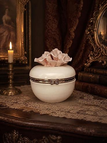 Mücrülər: Porcelan dekorativ qutu – gül detallı - Material: yüksək keyfiyyətli — 1
