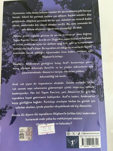 Selin Solaris tərəfindən yazılmış "Fantom Etkisi Doğa Dönüyor" adlı