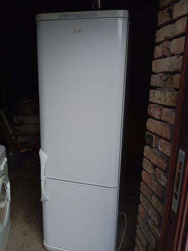 bosch холодильник: Холодильник Biryusa, Б/у, Двухкамерный