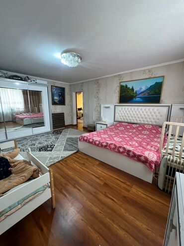 барачного типа дом: 220 кв. м, 5 бөлмө, Балкон айнектелген, Брондолгон эшиктер, Кондиционер