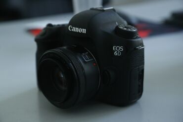 canon eos 4000d: Продаю canon 6d в комплекте тушка полтинник (50мл) 2 батарейка