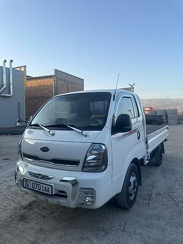 40 5: Kia Bongo 3, бортовой малотоннажный грузовик (надпись 1.4T на борту) — 6