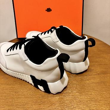 krosovkalar: Ağ-qara dizaynda Hermes Bouncing Sneaker idman ayaqqabısı Təmiz — 4