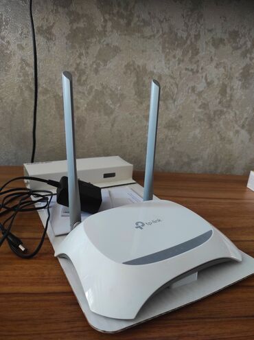 Modemlər və şəbəkə avadanlıqları: TP-Link router. Modem. Wi-Fi 2 antenalı. Yeni kimidir heç bir xətası