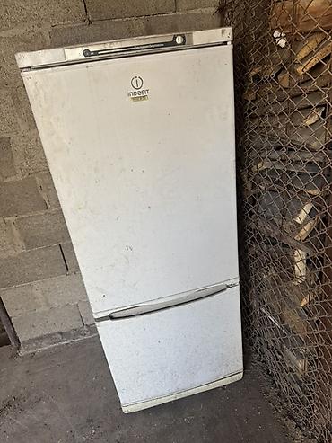 морозильник indesit: Холодильник Indesit с нижней морозильной камерой. Особенности: - — 2