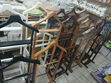 Asılqanlar: Paltarların asılması və səliqəli saxlanılması üçün nəzərdə tutulmuş
