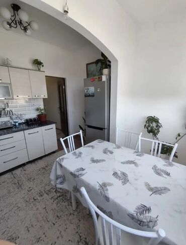 срочно продаётся 1 комнатная квартира в районе ошского рынка: 1 комната, 45 м², 106 серия улучшенная, 9 этаж, Косметический ремонт