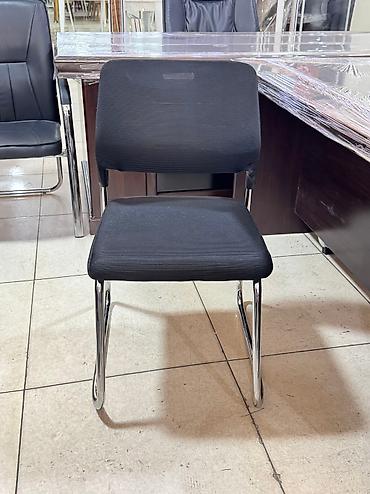 Другая мебель: Сетчатый стул с хромированными ножками, мягким сиденьем и спинкой из — 12