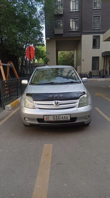 Toyota: Toyota ist: 2003 г., 1.5 л, Автомат, Бензин, Хэтчбэк
