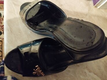 Женская обувь: Лакированная черная размер 38