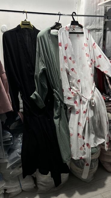 одежда в рассрочку: Махровые халаты Вафельные халаты Муслиновые халаты Шелковые халаты