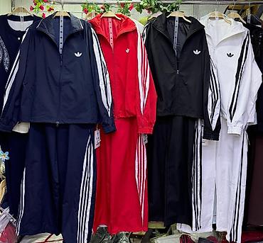 куртки adidas: Женский спортивный костюм с широкими брюками - Комплект из двух — 4