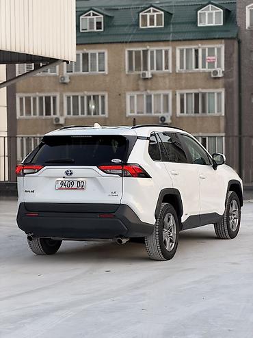 Toyota: Toyota RAV4: 2022 г., 2.5 л, Автомат, Гибрид, Внедорожник — 2