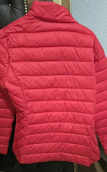 suskave torbe: Nike ženska lagana puffer jakna – crvena - Model: kratka, prošivena — 2