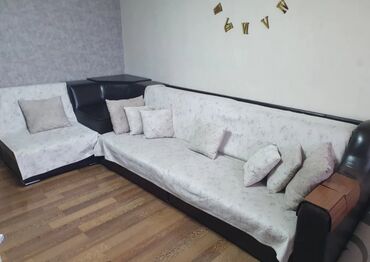 бу кухонный гарнитур в бишкеке: Künc divan, İşlənmiş, Bazalı, Dəri, Çatdırılma yoxdur