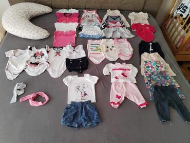 velicina garderobe za decu: Sve sa slike ( osim jastuka) Stvari te bebu devojcicu Vel 56-62 Neki
