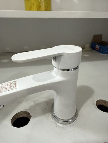 чёрный краска матовый: Смеситель для раковины (однорычажный), белый матовый. - Тип