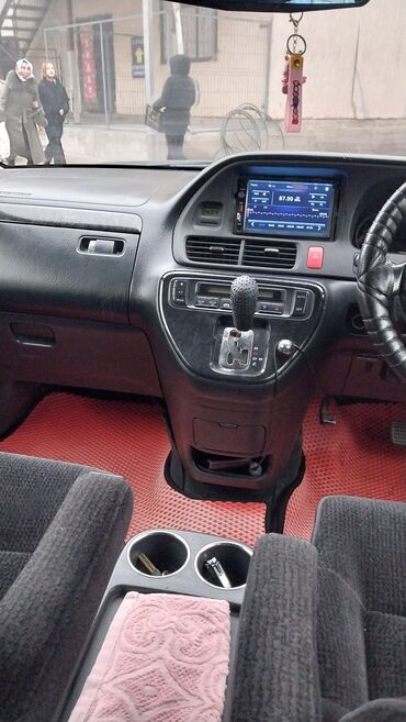 Другие автомобили: Многоцелевой семейный минивэн белого цвета. Особенности и оснащение — 12